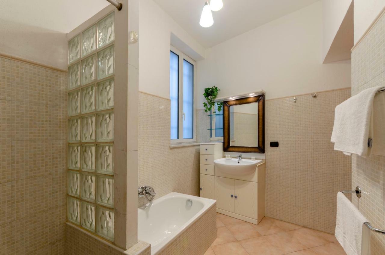 Ferienwohnung Joivy Warm Family Apt Near Porto Antico Genua Exterior foto